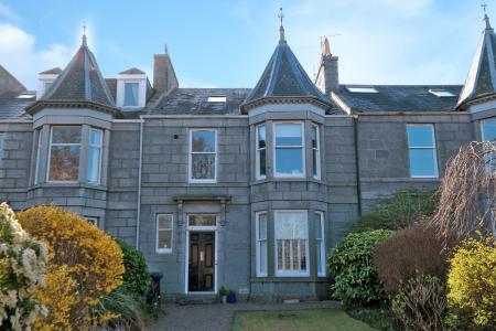 2 bedroom Flat for sale in Great Western Road, Aberdeen, AB10