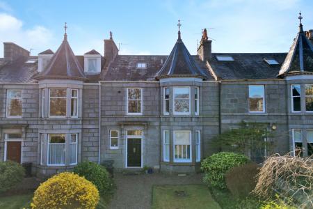 2 bedroom Flat for sale in Great Western Road, Aberdeen, AB10