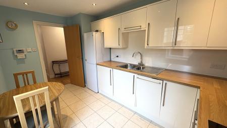 2 bedroom Flat to let in Kirk Brae, Cults, Aberdeen, AB15