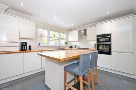 6 bedroom Detached house for sale in Willowtree Way, Banchory, AB31
