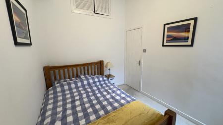 1 bedroom Flat to let in Wallfield Crescent, Rosemount, Aberdeen, AB25