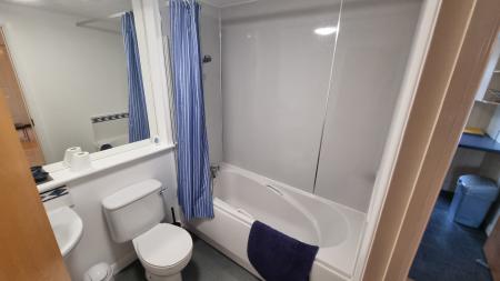 2 bedroom Flat to let in Beach Boulevard, The Beach, Aberdeen, AB24