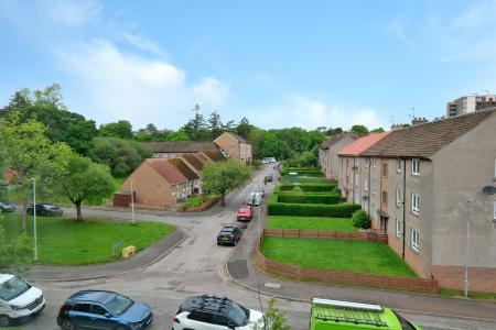 2 bedroom Flat for sale in Carnie Drive, Ashgrove, Aberdeen, AB25