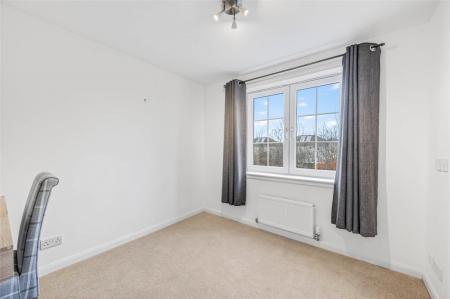 3 bedroom Flat to let in Mackie Place, Elrick, AB32