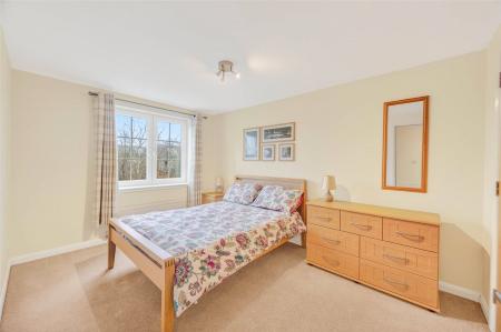 3 bedroom Flat to let in Mackie Place, Elrick, AB32