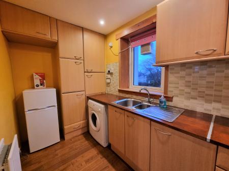 2 bedroom Flat to let in Tullos Place, Torry, Aberdeen, AB11