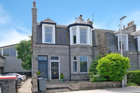 2 bedroom Flat for sale in University Road, Old Aberdeen, Aberdeen, AB24