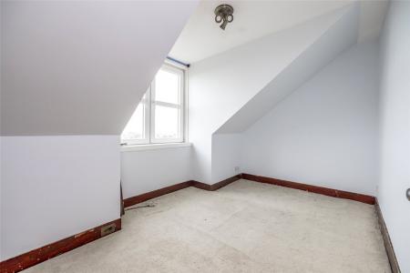 4 bedroom Flat to let in Richmondhill Place, Midstocket, Aberdeen, AB15