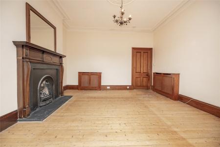 4 bedroom Flat to let in Richmondhill Place, Midstocket, Aberdeen, AB15