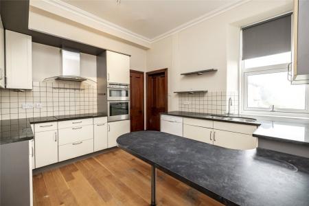 4 bedroom Flat to let in Richmondhill Place, Midstocket, Aberdeen, AB15