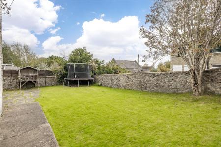 4 bedroom Flat to let in Richmondhill Place, Midstocket, Aberdeen, AB15