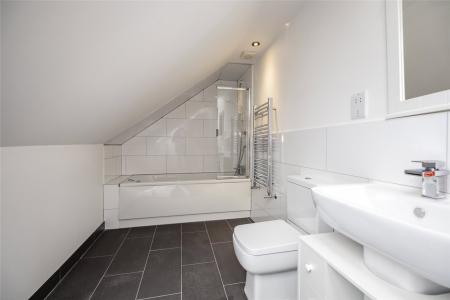 4 bedroom Flat to let in Richmondhill Place, Midstocket, Aberdeen, AB15