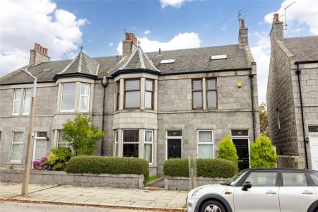 4 bedroom Flat to let in Richmondhill Place, Midstocket, Aberdeen, AB15