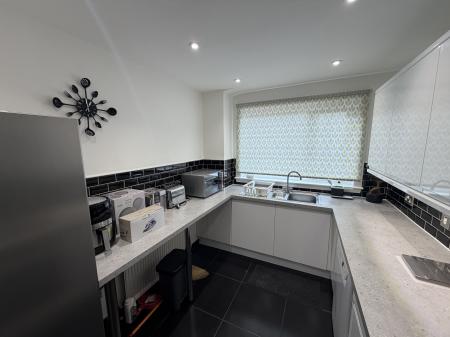 3 bedroom Flat to let in Cornhill Gardens, Cornhill, Aberdeen, AB16