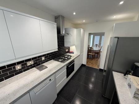 3 bedroom Flat to let in Cornhill Gardens, Cornhill, Aberdeen, AB16