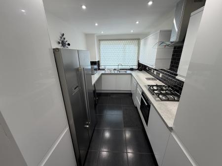 3 bedroom Flat to let in Cornhill Gardens, Cornhill, Aberdeen, AB16