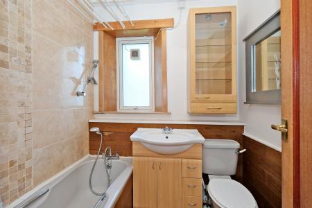 2 bedroom Flat for sale in Tullos Place, Torry, Aberdeen, AB11