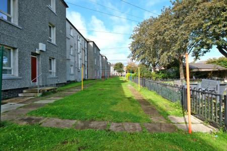 2 bedroom Flat for sale in Tullos Place, Torry, Aberdeen, AB11