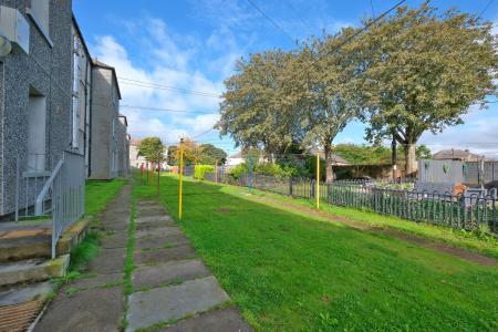 2 bedroom Flat for sale in Tullos Place, Torry, Aberdeen, AB11