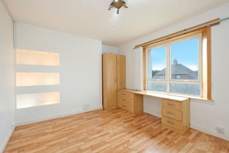 2 bedroom Flat for sale in Tullos Place, Torry, Aberdeen, AB11