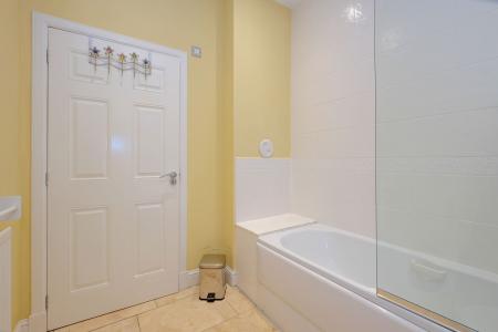 2 bedroom Flat for sale in 117 Mary Elmslie Court, King Street, The City Centre, Aberdeen, AB24