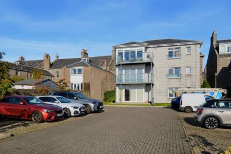 2 bedroom Flat for sale in Great Western Road, The West End, Aberdeen, AB10