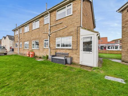 2 bedroom Flat for sale in Barton Court, Mablethorpe, LN12