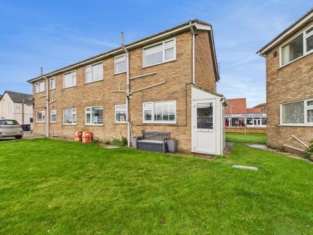 2 bedroom Flat for sale in Barton Court, Mablethorpe, LN12