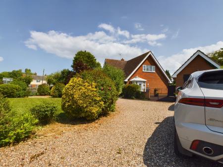 4 bedroom Detached house for sale in Beesby Road, Maltby le Marsh, LN13