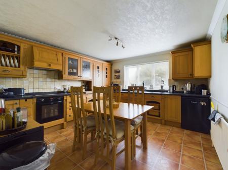 4 bedroom Detached house for sale in Beesby Road, Maltby le Marsh, LN13