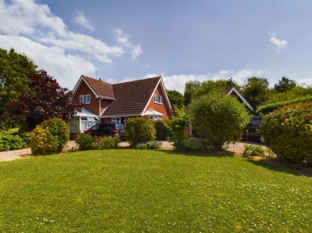 4 bedroom Detached house for sale in Beesby Road, Maltby le Marsh, LN13