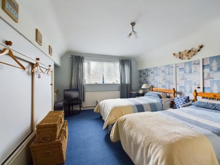 4 bedroom Detached house for sale in Beesby Road, Maltby le Marsh, LN13