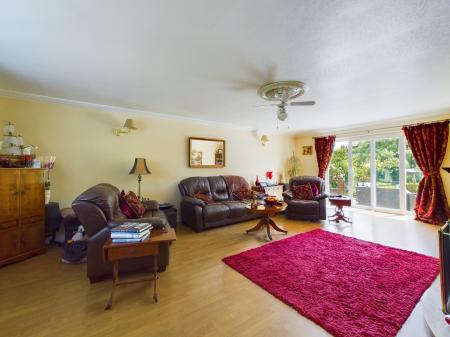 4 bedroom Detached house for sale in Beesby Road, Maltby le Marsh, LN13
