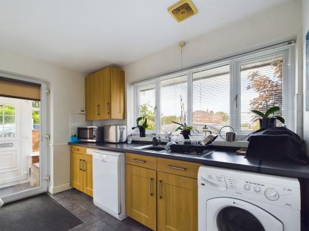 4 bedroom Detached house for sale in Beesby Road, Maltby le Marsh, LN13