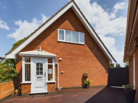 4 bedroom Detached house for sale in Beesby Road, Maltby le Marsh, LN13