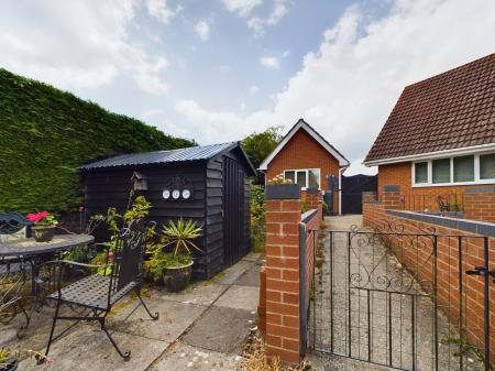4 bedroom Detached house for sale in Beesby Road, Maltby le Marsh, LN13