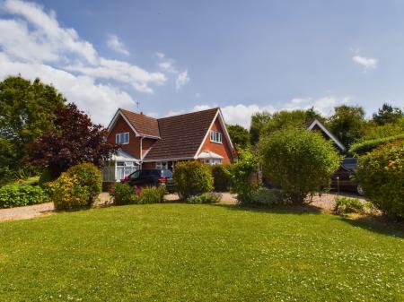 4 bedroom Detached house for sale in Beesby Road, Maltby le Marsh, LN13