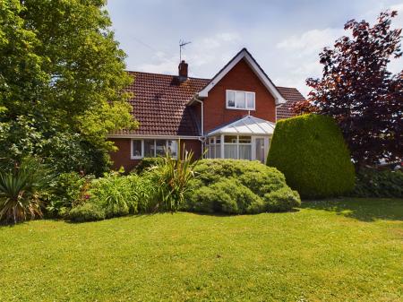 4 bedroom Detached house for sale in Beesby Road, Maltby le Marsh, LN13