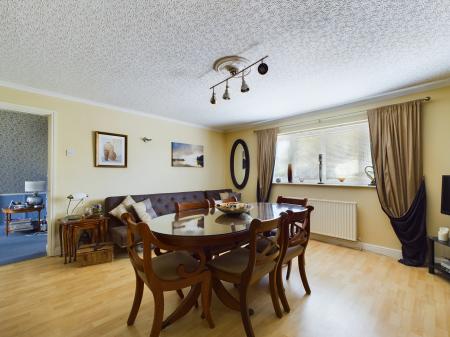4 bedroom Detached house for sale in Beesby Road, Maltby le Marsh, LN13