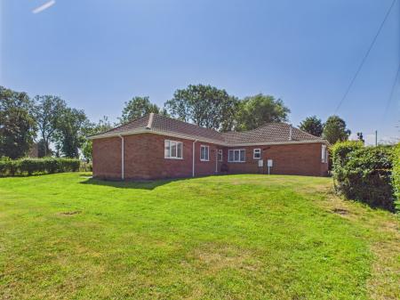 3 bedroom Detached bungalow for sale in Beesby Road, Alford, LN13