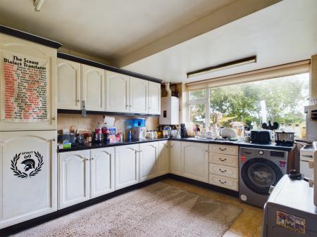 3 bedroom Detached bungalow for sale in Crabtree Lane, Sutton on Sea, LN12