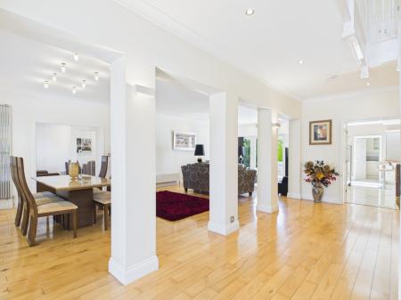 4 bedroom Detached house for sale in Main Road, Maltby le Marsh, LN13