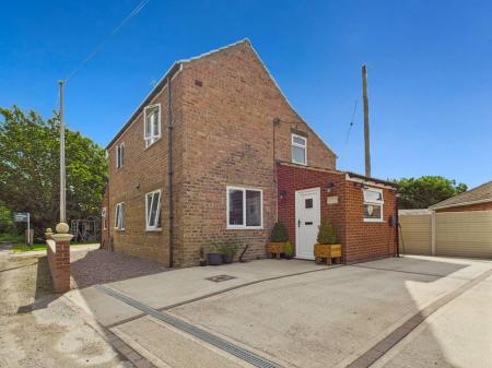 2 bedroom Detached house for sale in Main Street, Alford, LN13