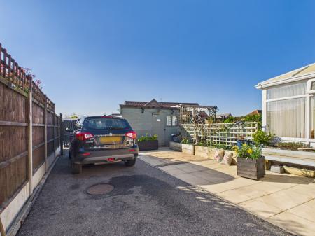 2 bedroom Semi-detached bungalow for sale in Mumby Meadows, Alford, LN13
