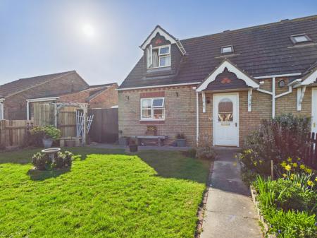 2 bedroom Semi-detached bungalow for sale in Mumby Meadows, Alford, LN13