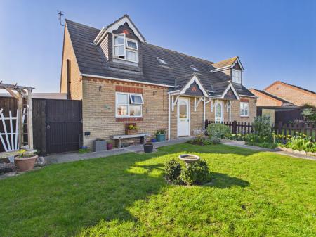 2 bedroom Semi-detached bungalow for sale in Mumby Meadows, Alford, LN13