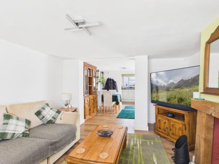 2 bedroom Semi-detached house for sale in Mumby Road, Huttoft, LN13
