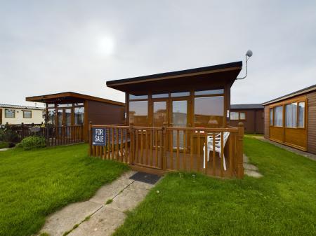 2 bedroom Chalet for sale in Off Links Avenue, Mablethorpe, LN12