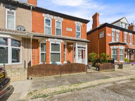 3 bedroom Semi-detached house for sale in Park Avenue, Mablethorpe, LN12