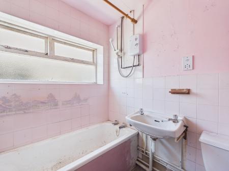 2 bedroom Semi-detached bungalow for sale in Radio St Peters, Trusthorpe, LN12